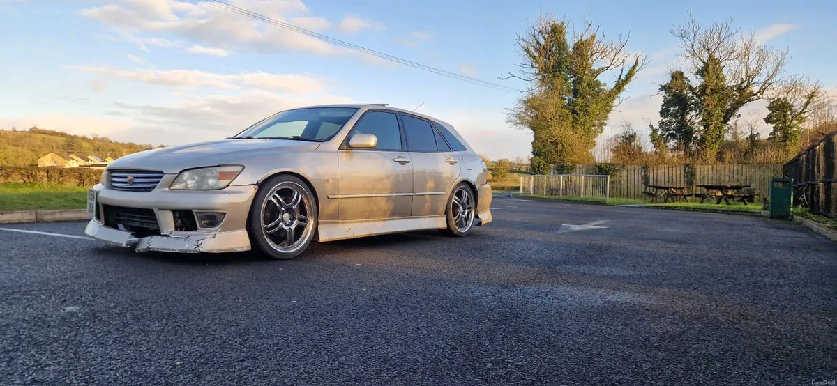 Lexus IS 2000 - Image 4