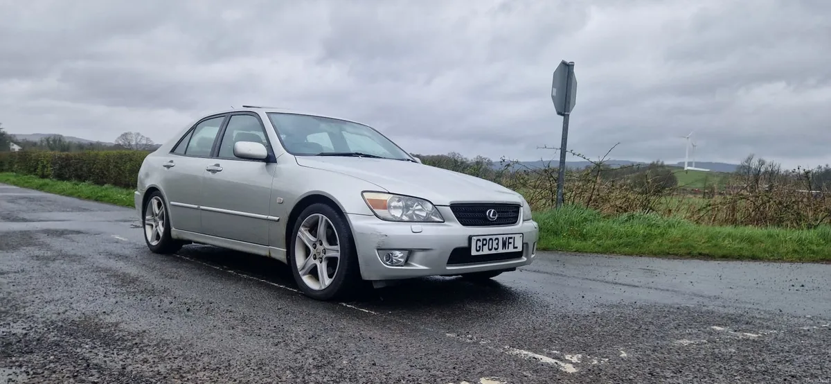 Lexus IS 2000 - Image 2