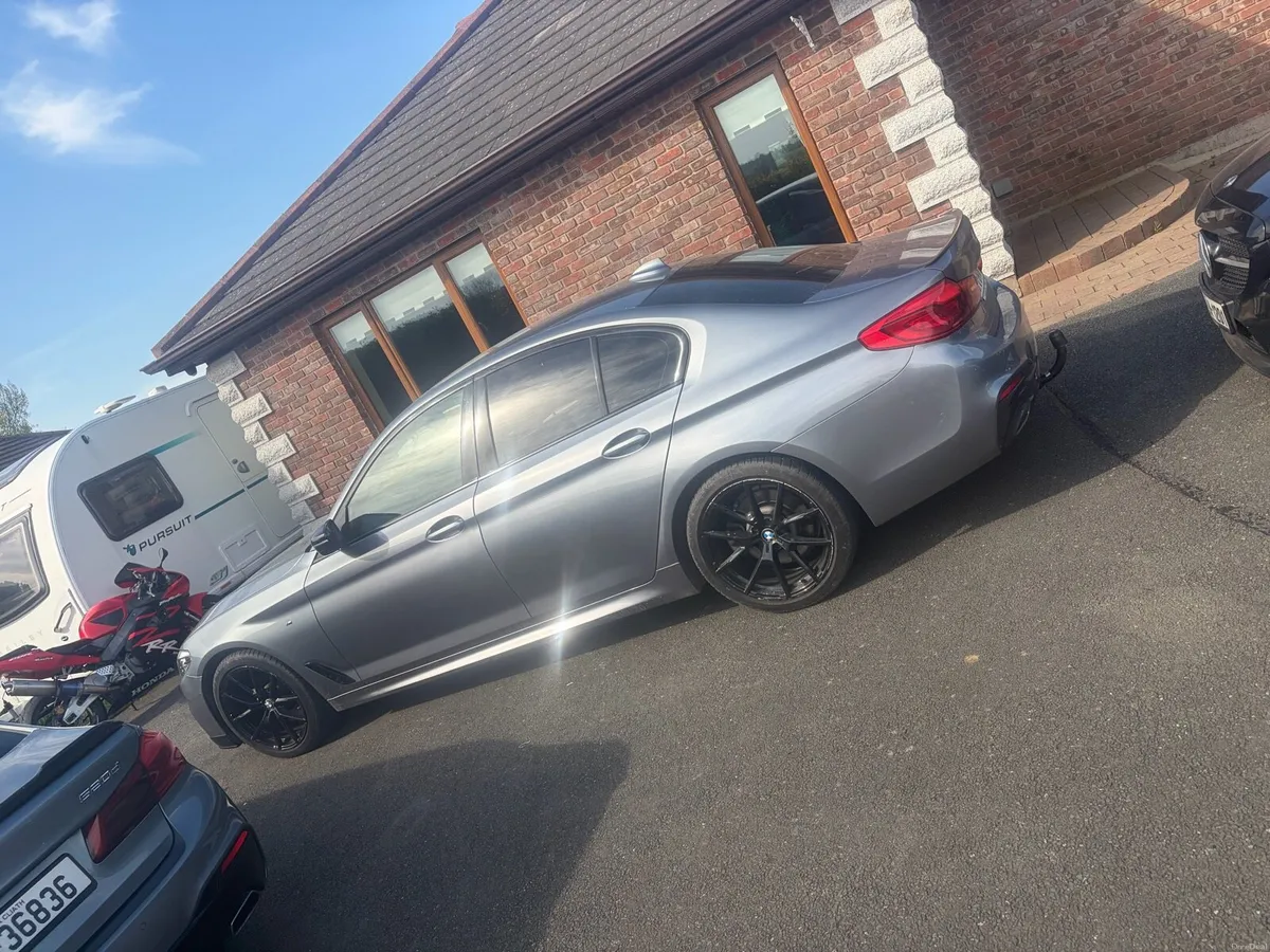 2019 BMW G30 - Image 3