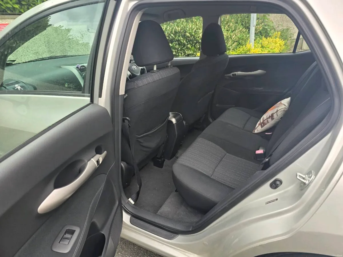 Toyota  Auris  perfect condition - Image 4