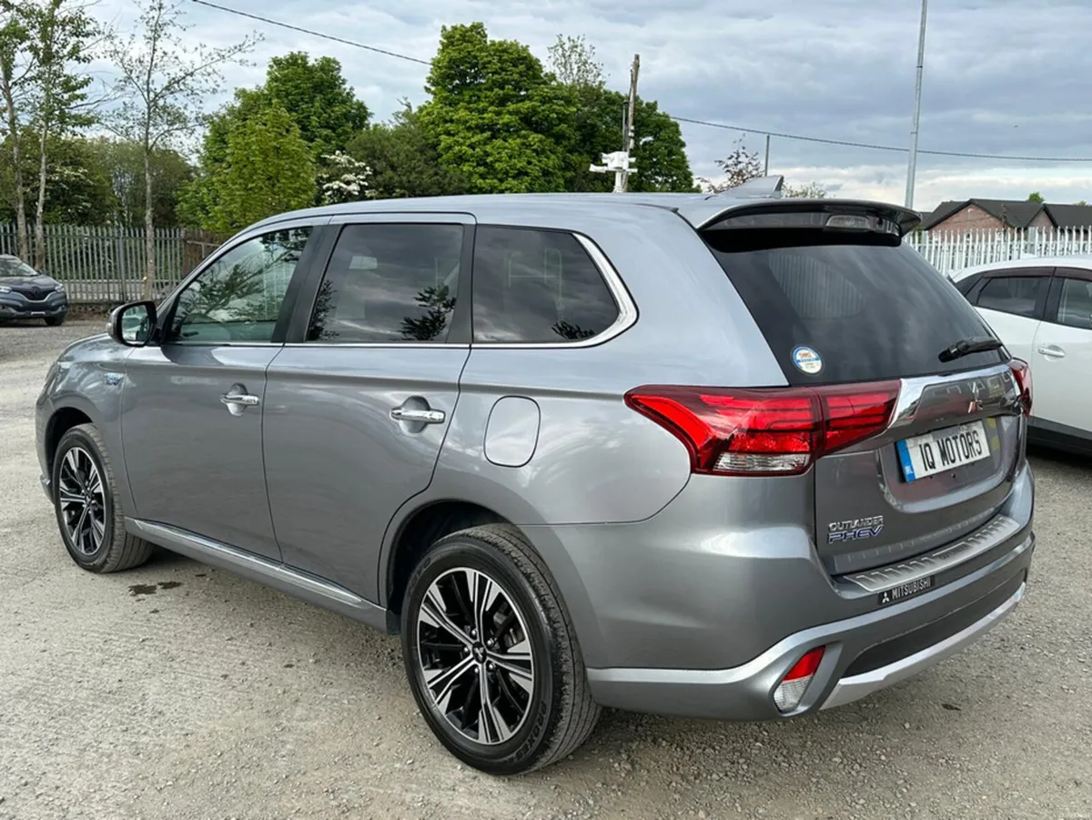 Mitsubishi Outlander 2.0L Automatic Petrol Plug-in - Image 4