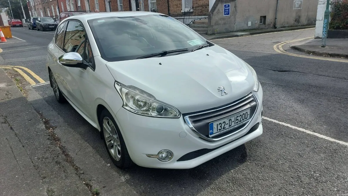 Peugeot 208 - Image 2