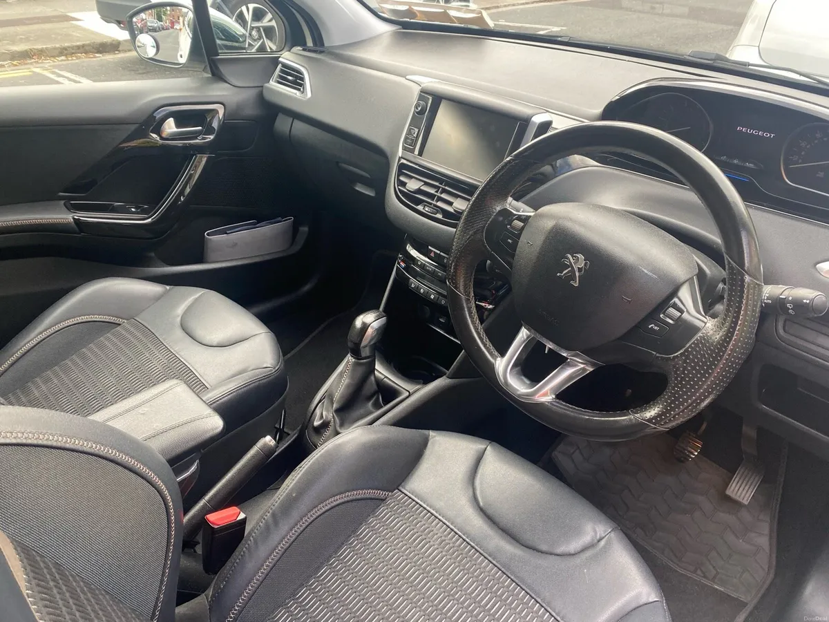 Peugeot 208 - Image 3