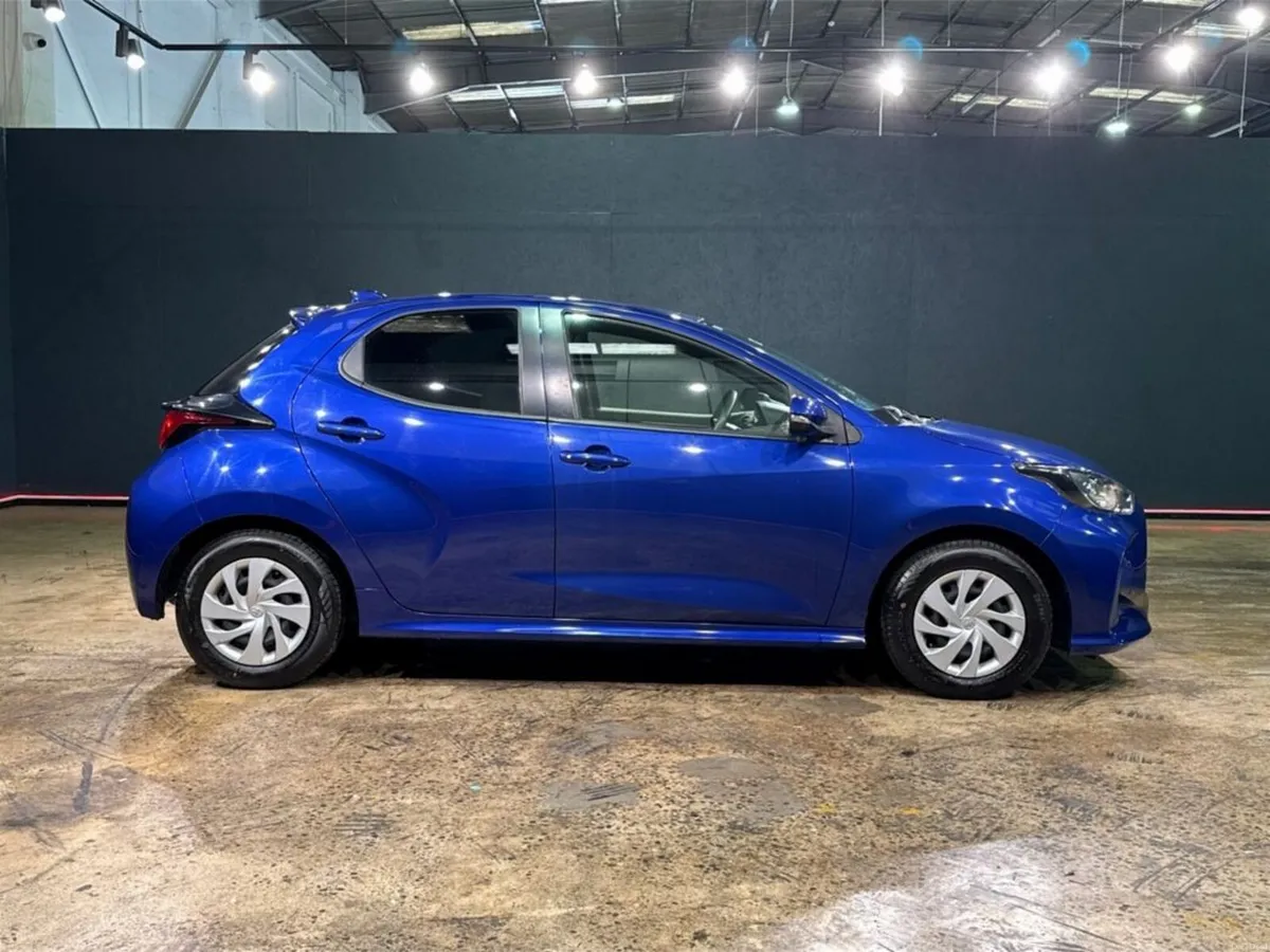 Toyota Yaris 1.5 HYBRID - CRUISE CONTROL - REAR CA - Image 3