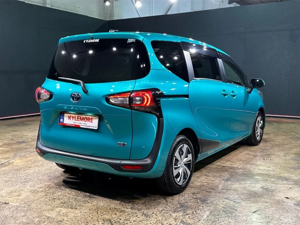 Toyota Sienta 1.5 HYBRID - 7 SEATER - PUSH BUTTON - Image 4