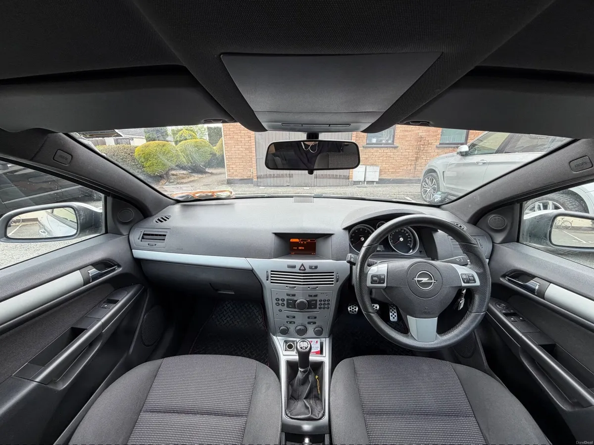 Opel Astra 2008 - Image 2