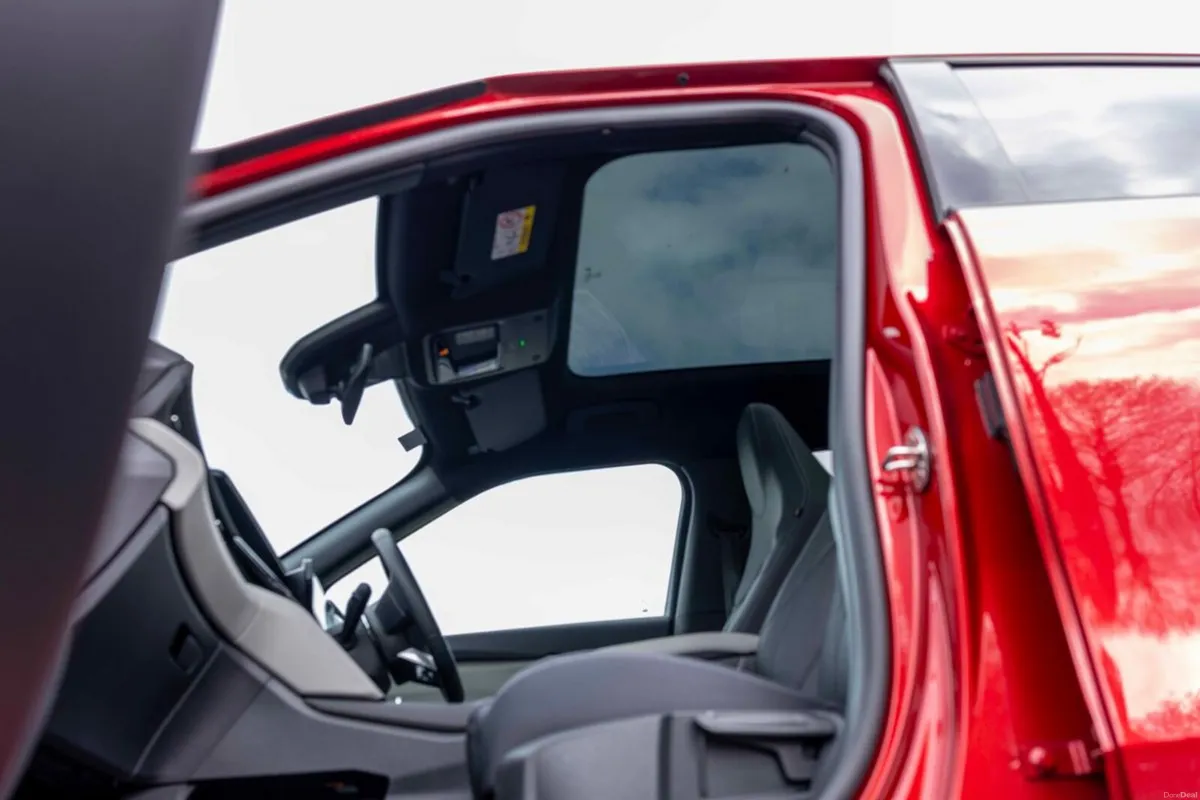 Ford Explorer Premium 77kWh Extended Range Panoram - Image 5