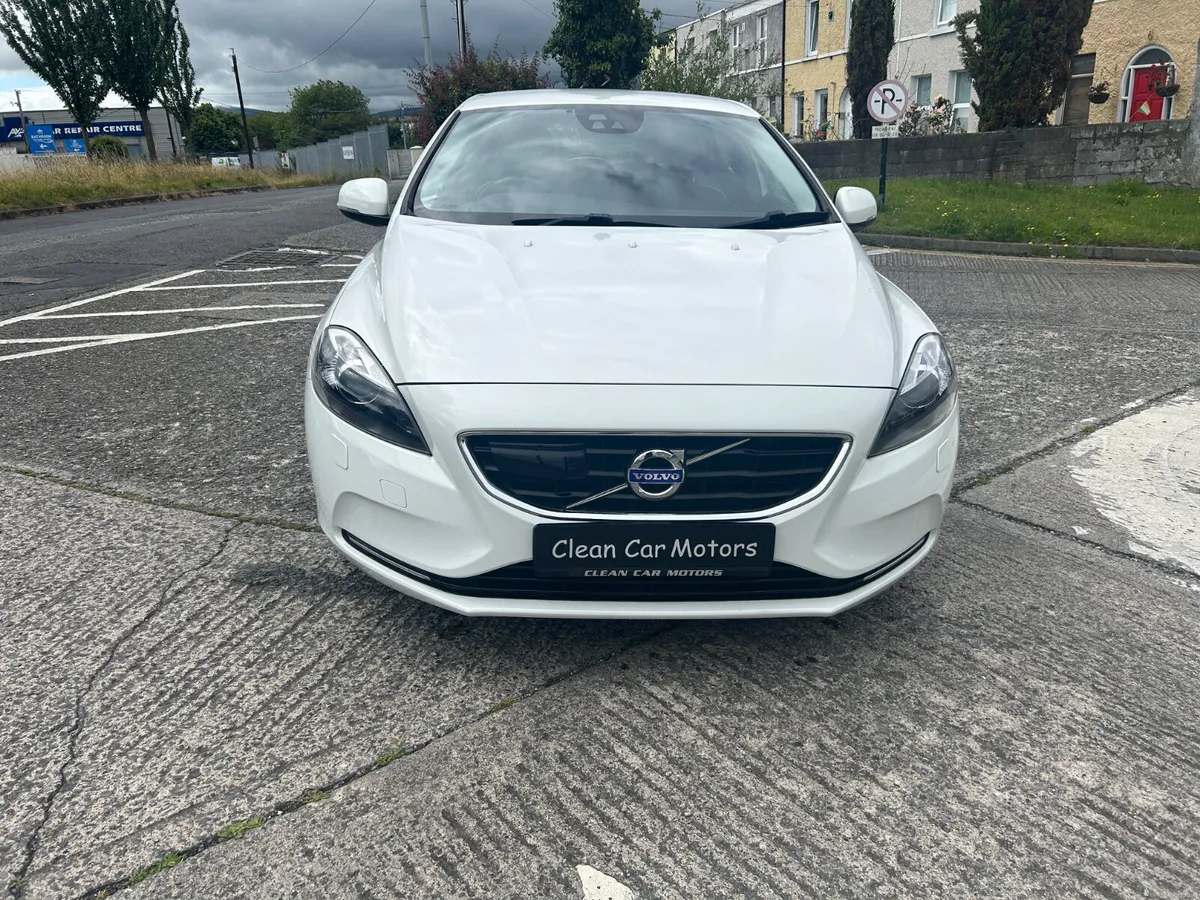 VOLVO V40 2015 AUTO HIGH SPEC - Image 3