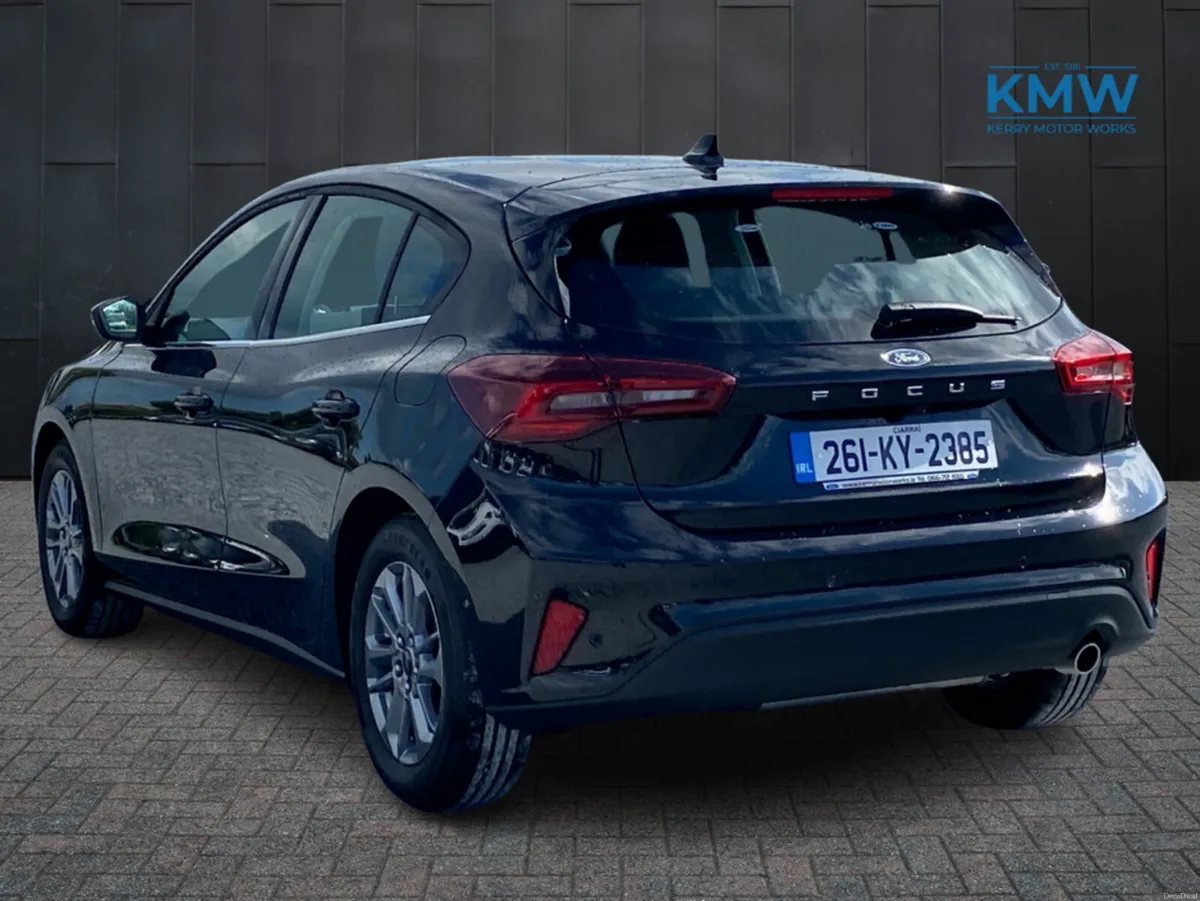 Ford Focus TITANIUM 1.0L ECOBOOST M - Image 4