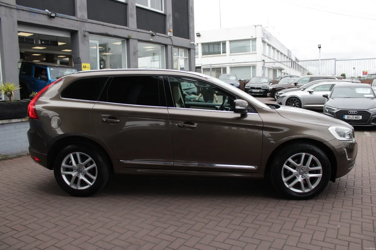 2017 VOLVO XC60 INSCRIPTION 5DR AUTO ESTATE - Image 3