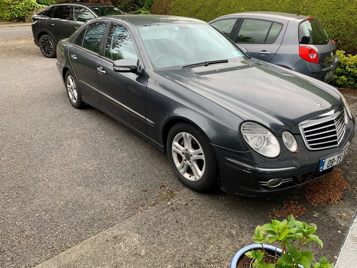 Mercedes E SERIES - Image 2