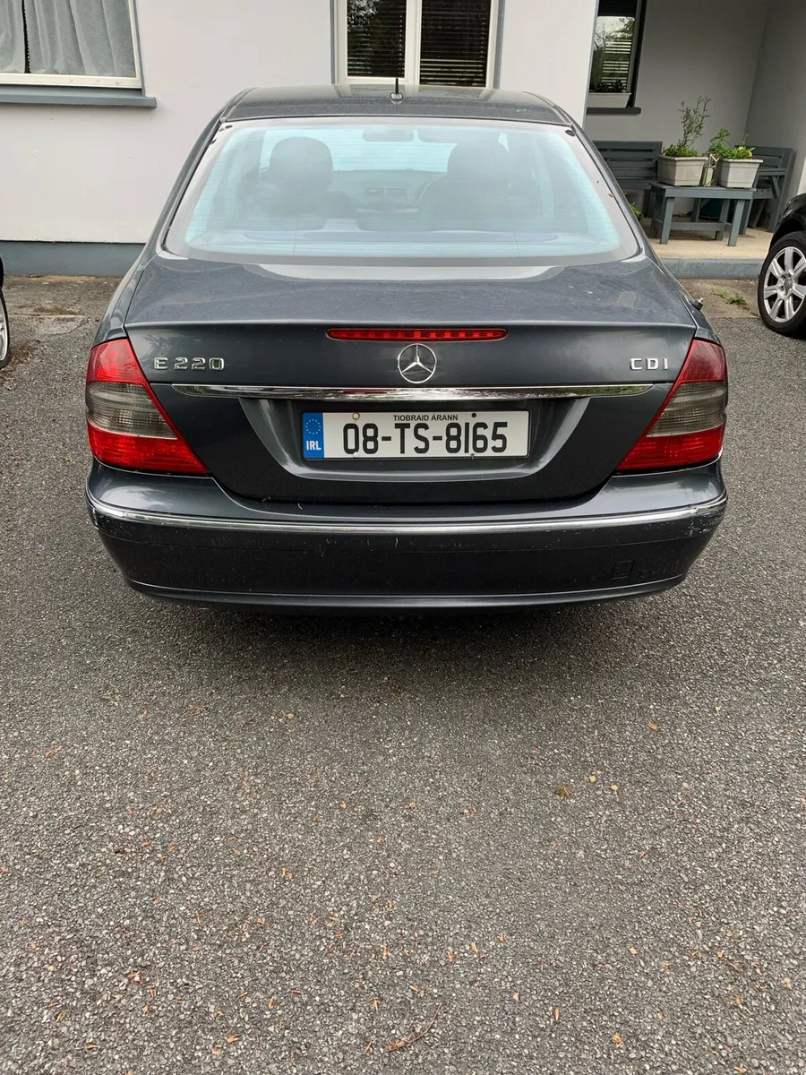 Mercedes E SERIES - Image 4