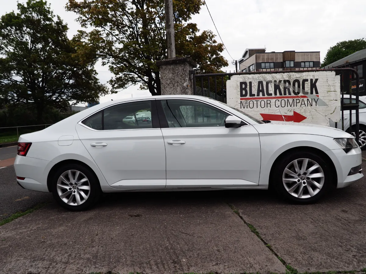 Skoda Superb 2019 - Image 2