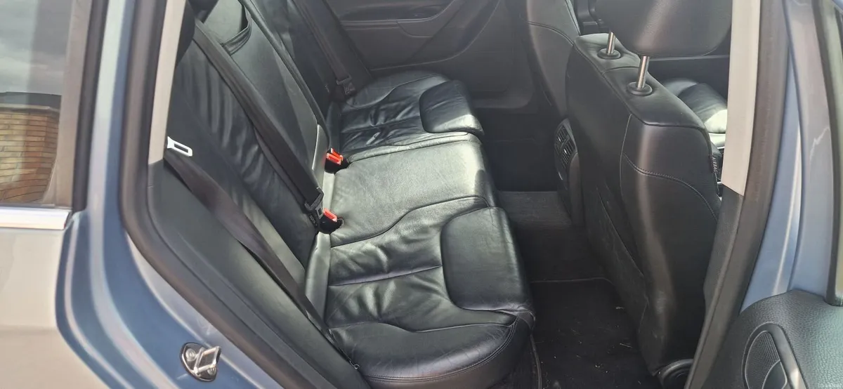2010 Volkswagen Passat DSG - Image 2