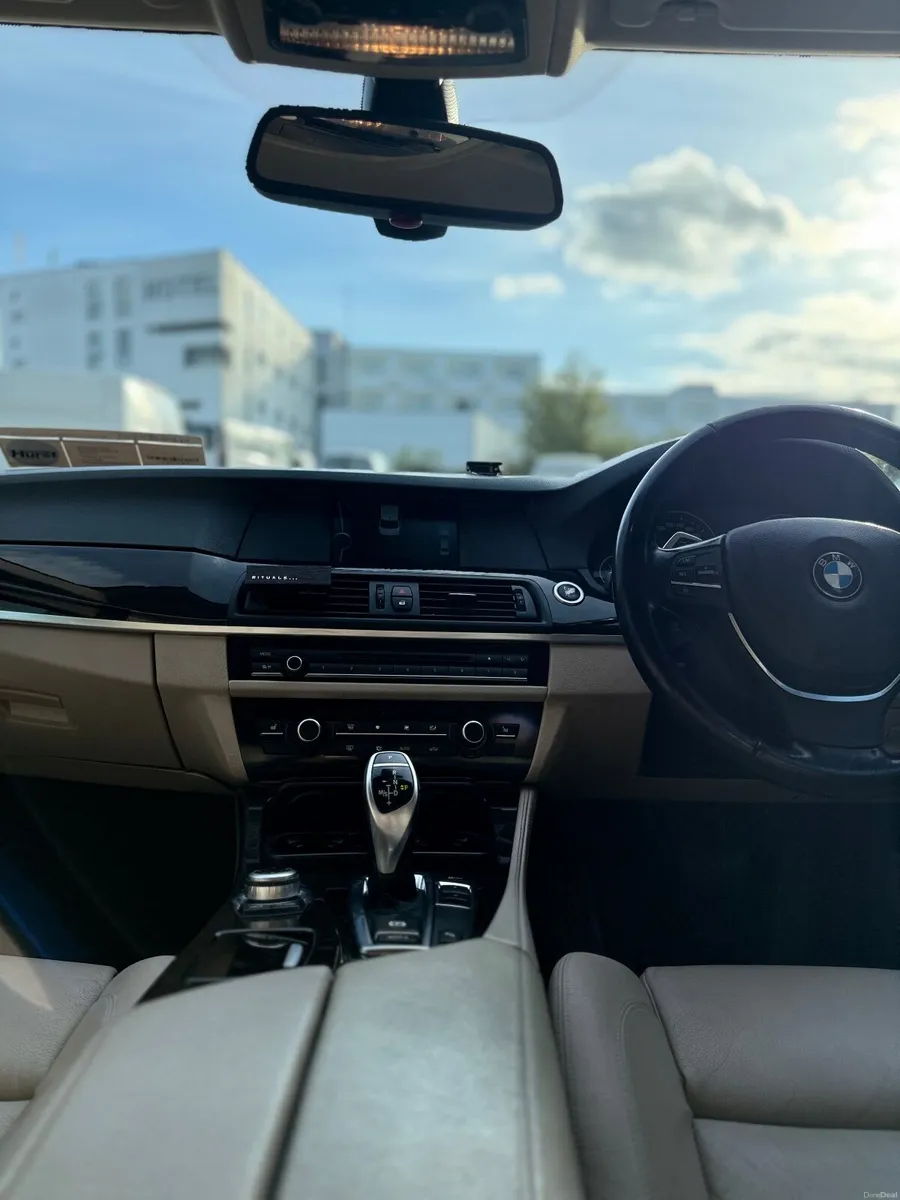 BMW 5-Series 2011 - Image 1
