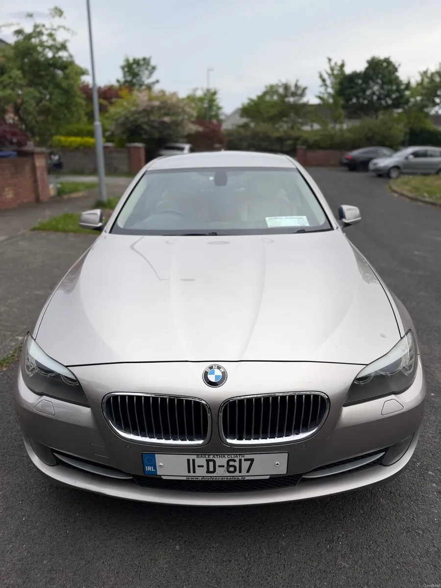 BMW 5-Series 2011 - Image 2