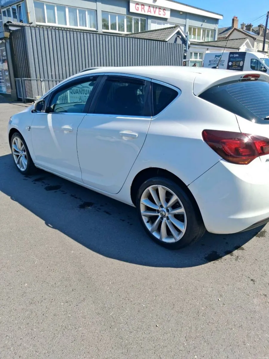 2011 Vauxhall Astra - Image 3