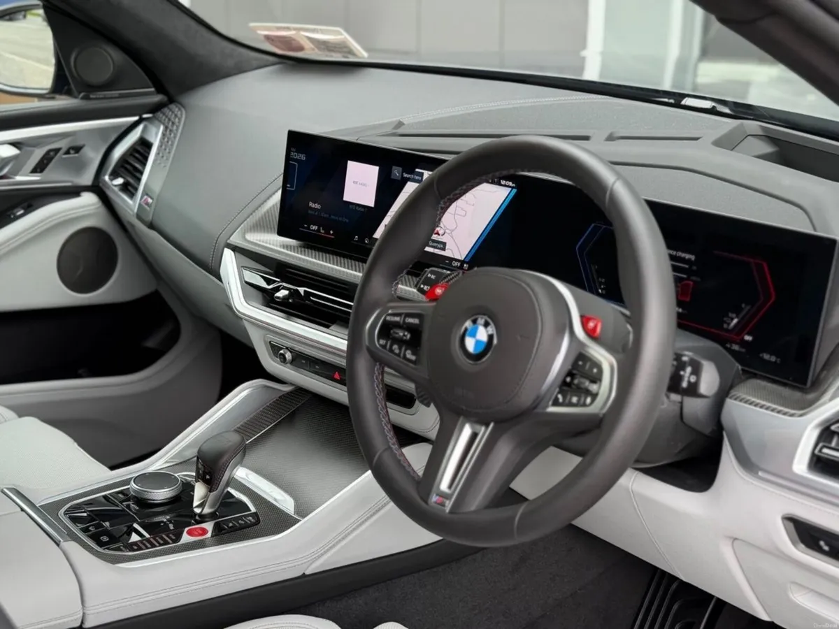 BMW XM 50e - Image 4