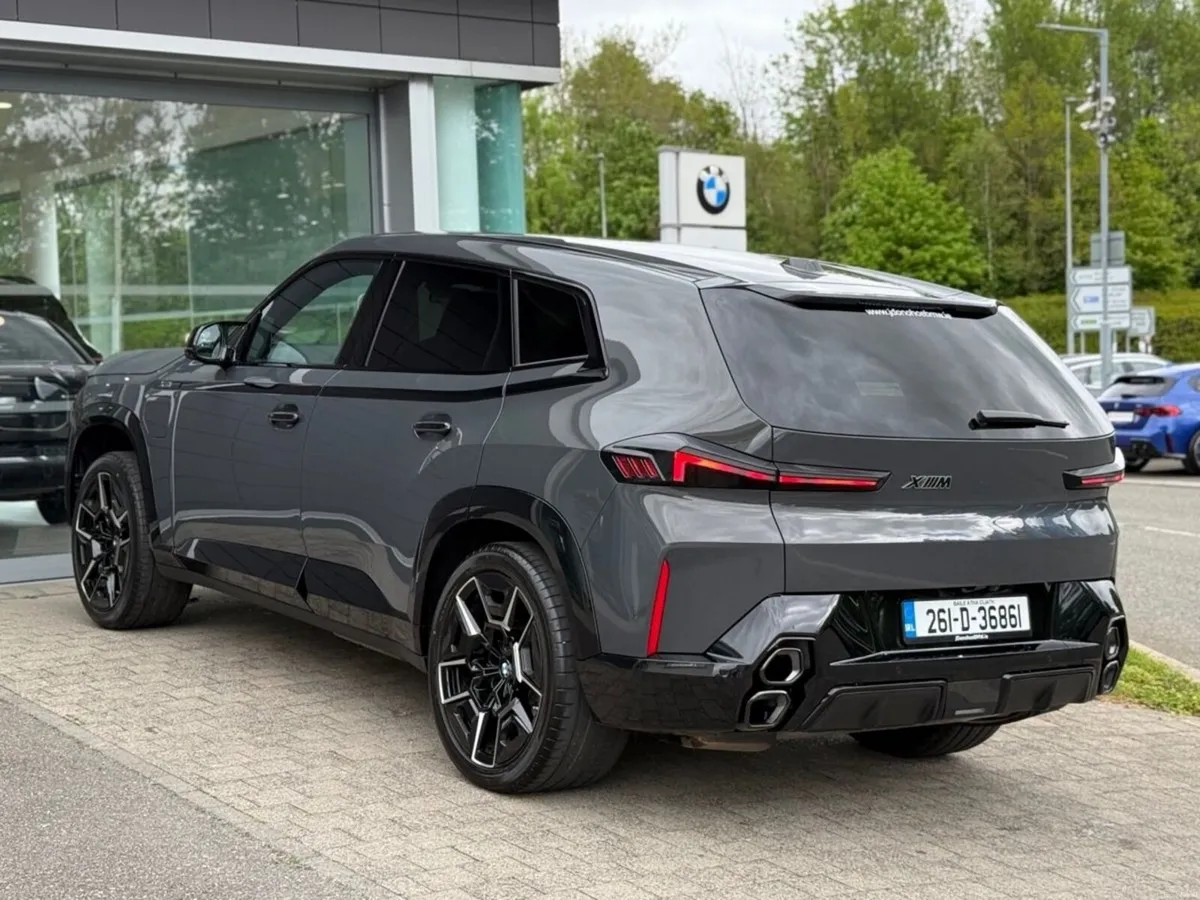 BMW XM 50e - Image 2