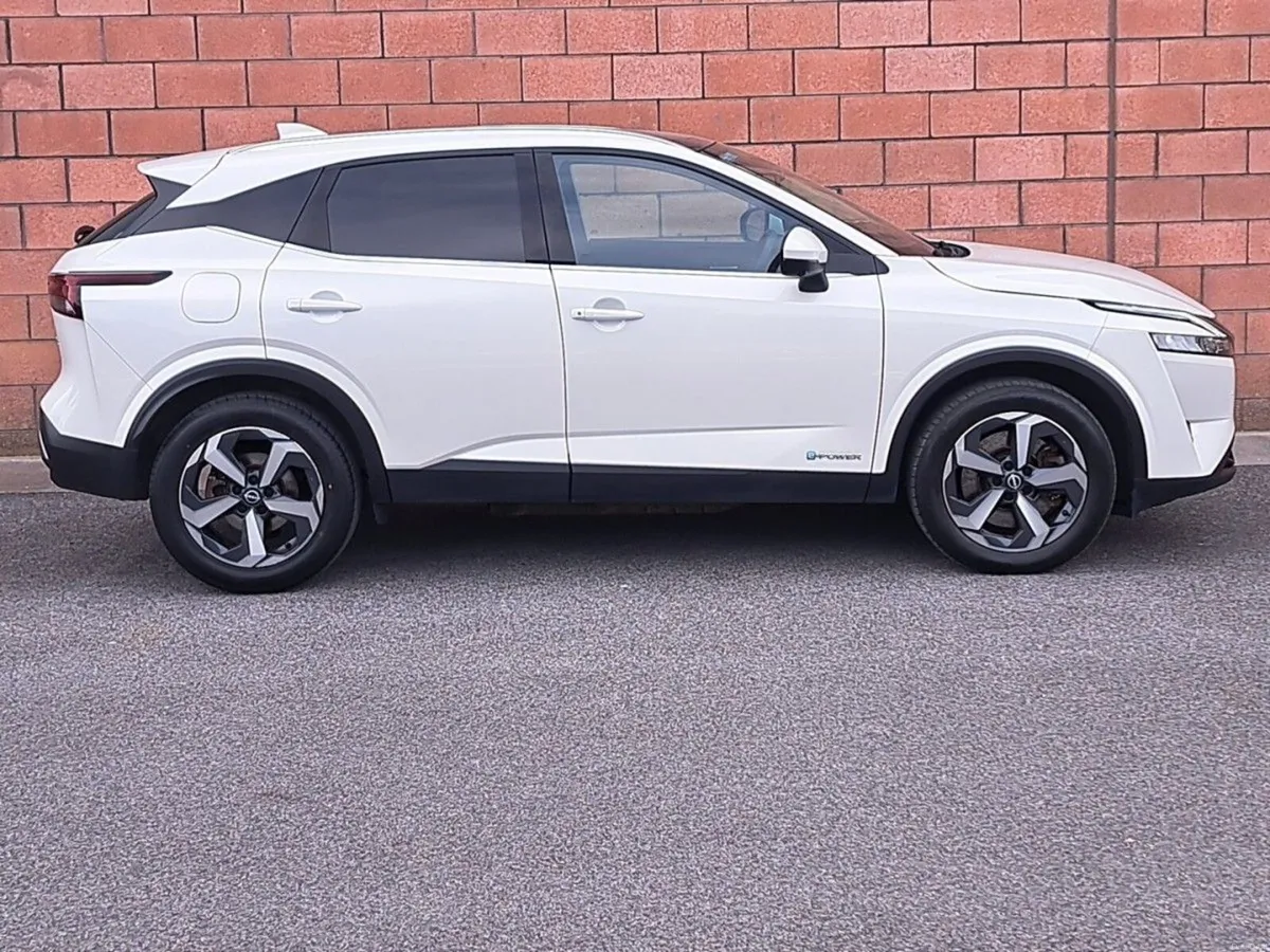 Nissan Qashqai Automatic SV Premium E-Power 1.5 Pe - Image 4