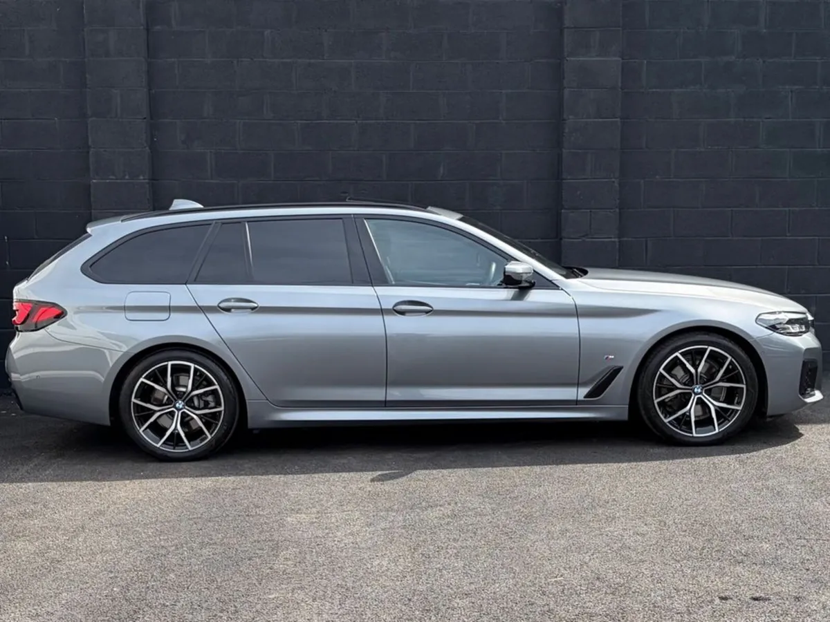BMW 5-Series 520D MSPORT TOURING 5DR Auto - Image 4