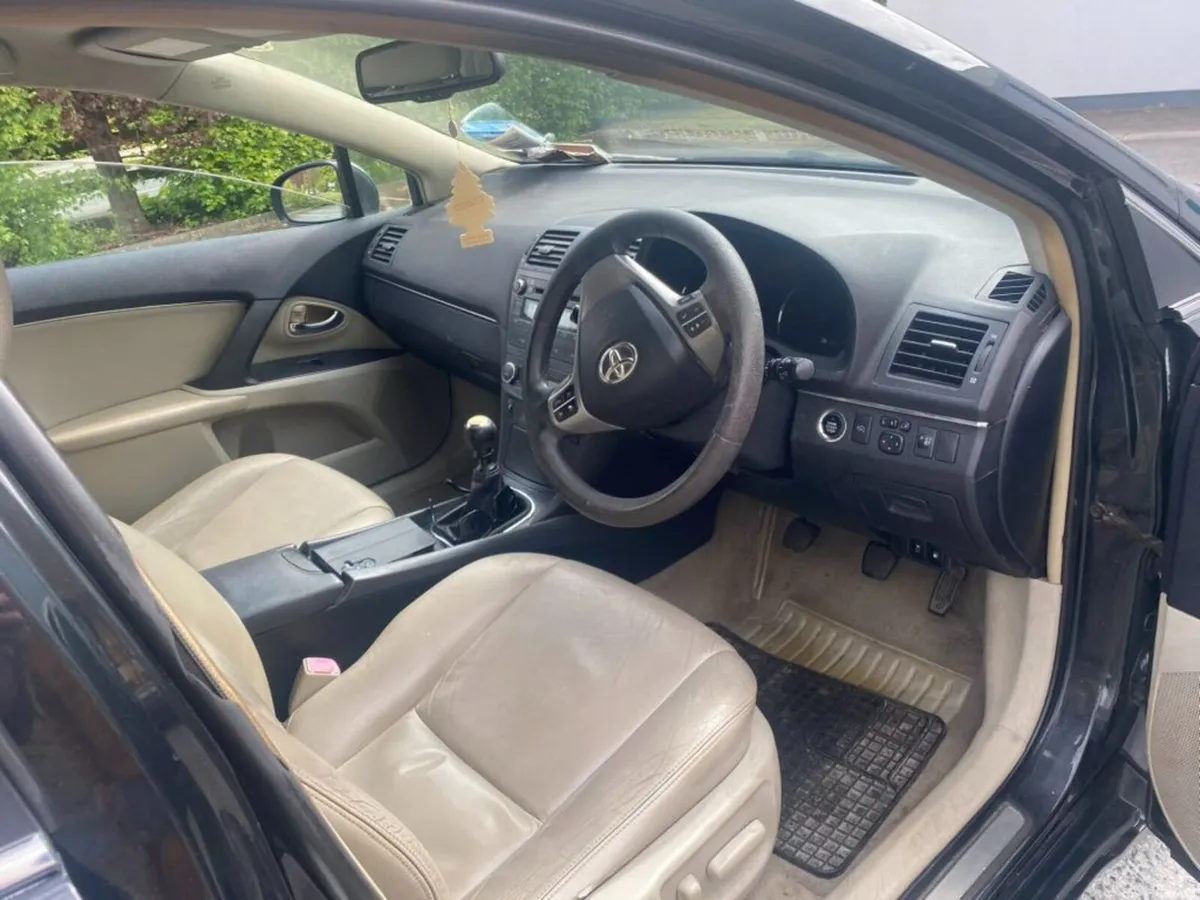 Toyota Avensis 2010 - Image 3