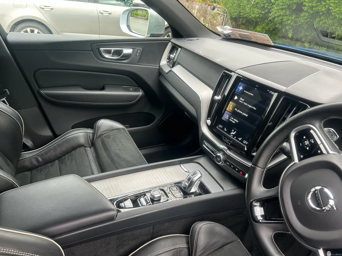 Volvo XC60 T8 R Design - Image 2