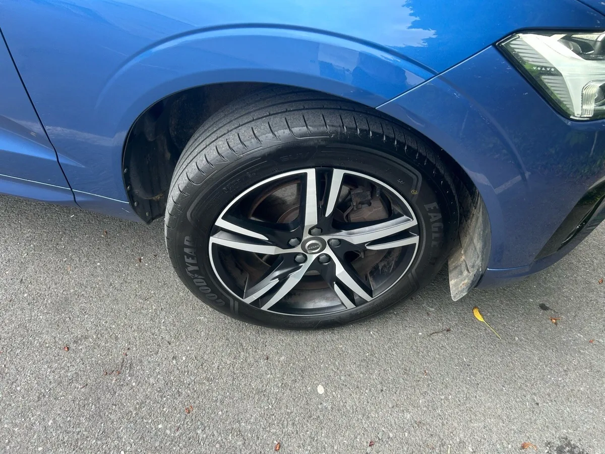 Volvo XC60 T8 R Design - Image 4