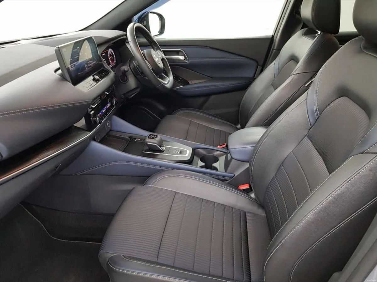 Nissan Qashqai 1.3 PET MILD HYBRID SV Tech CVT - Image 4