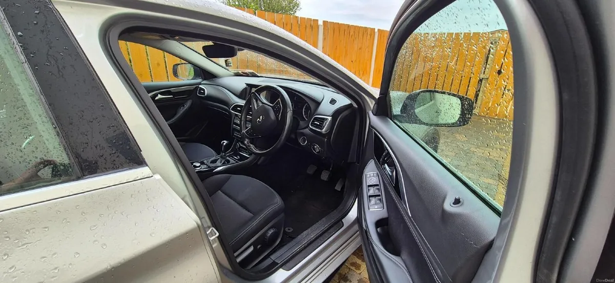 Infiniti Q30 2016 - Image 4