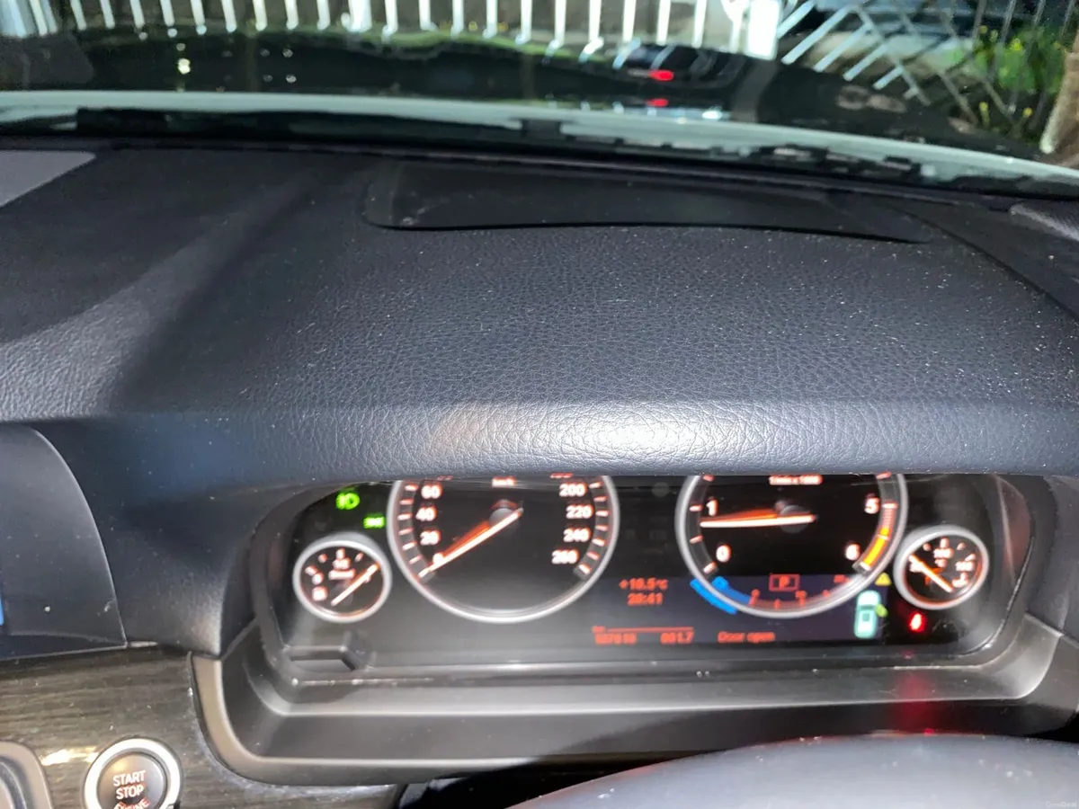 BMW 5-Series 2012 - Image 2