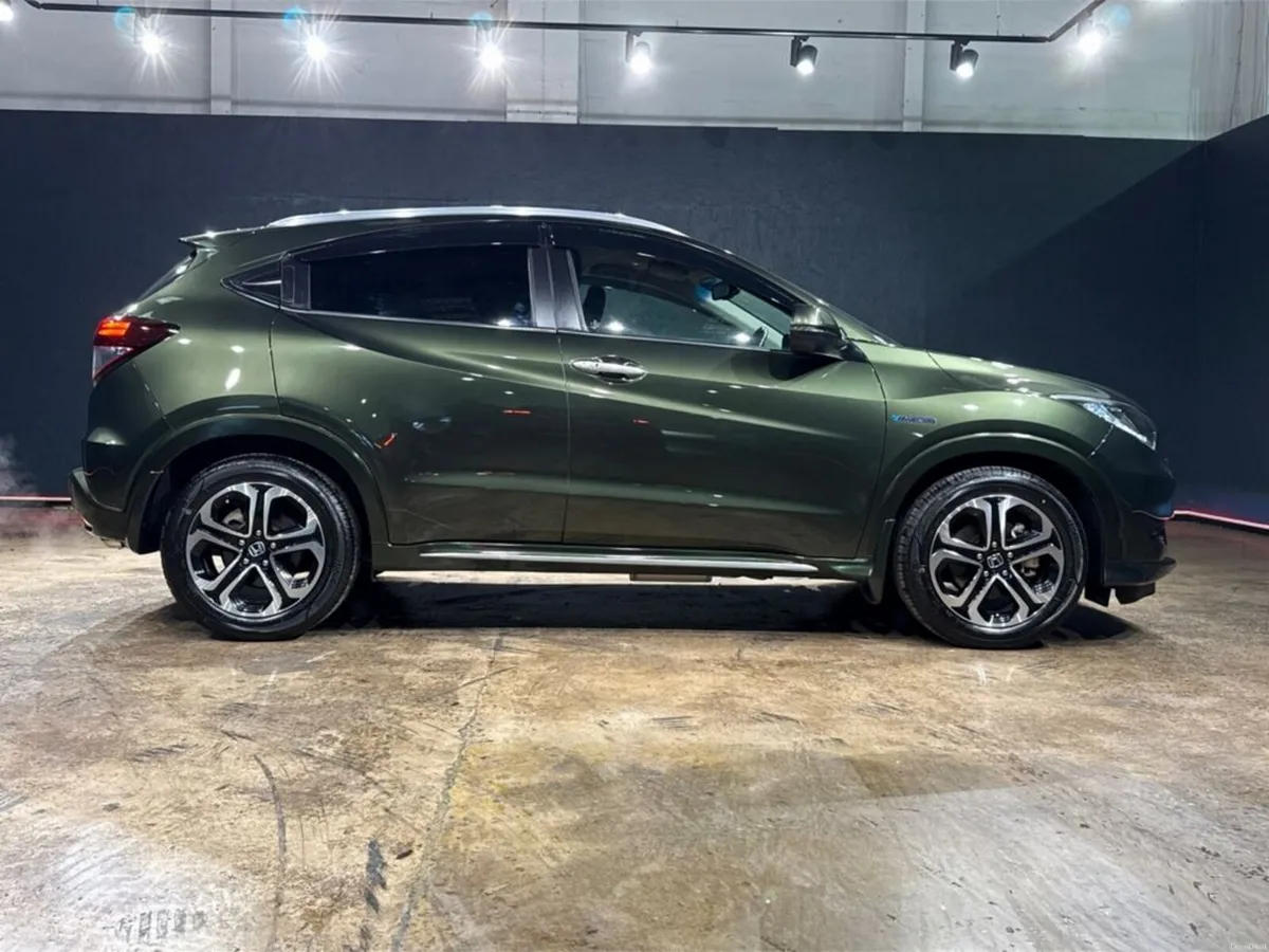 Honda Vezel 1.5 HYBRID - HALF BLACK/BROWN LEATHER - Image 3
