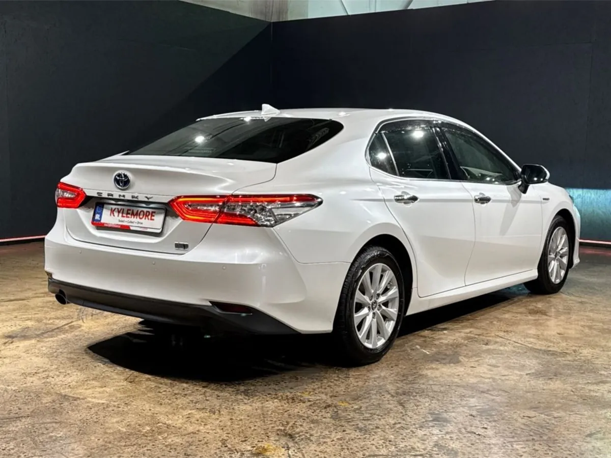 Toyota Camry HYBRID 2.5 AUTOMATIC - FACTORY ALLOYS - Image 4