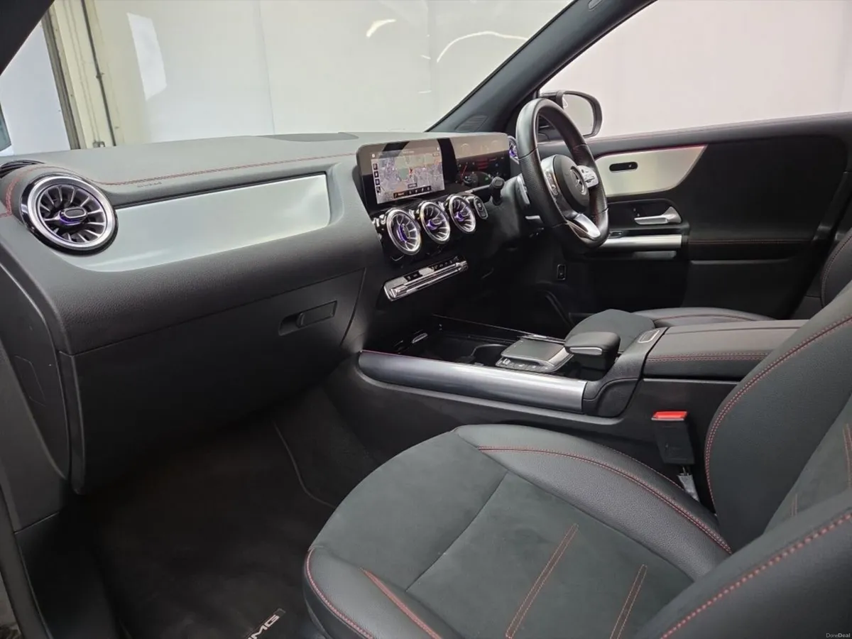 Mercedes-Benz EQA 300 AMG LINE 4MATIC EV - Image 4