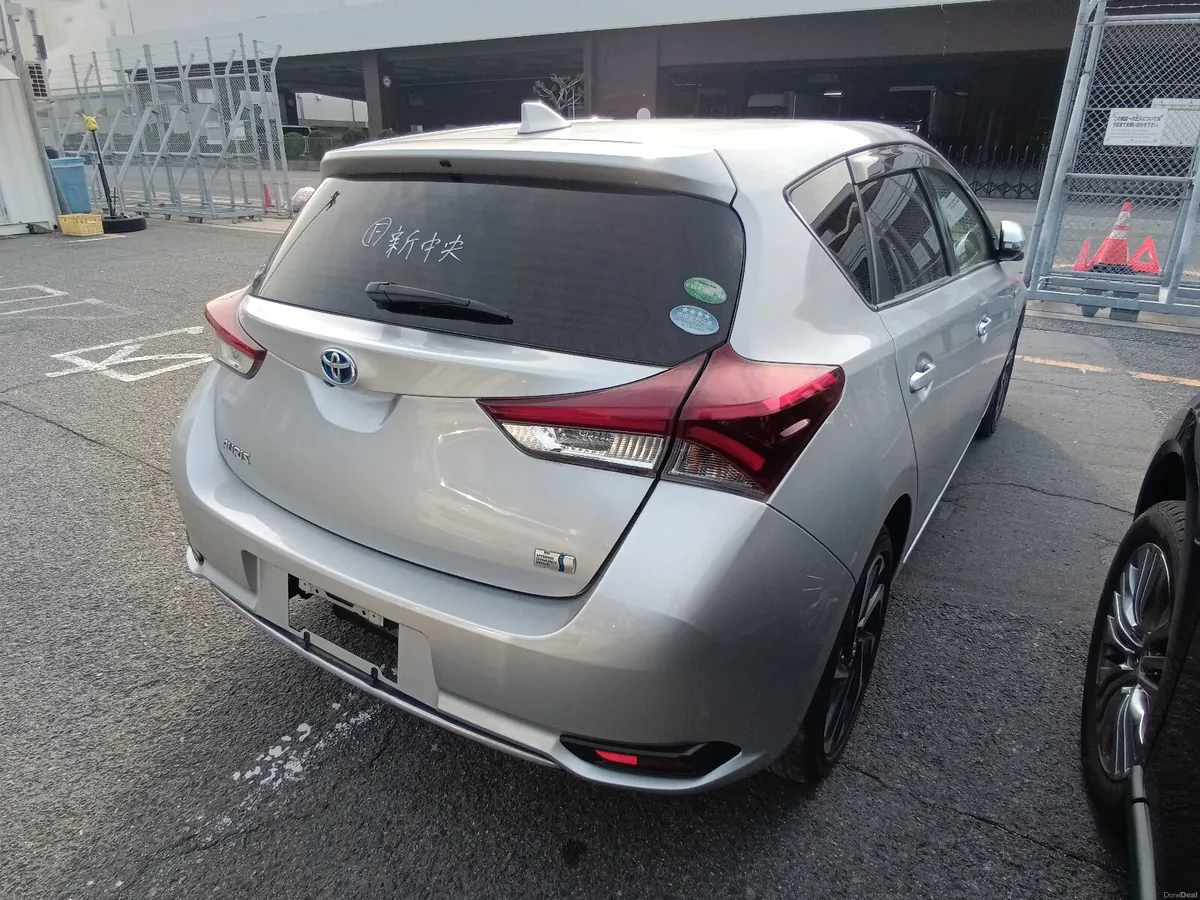 2016 Toyota Auris Hybrid Automatic - Image 3