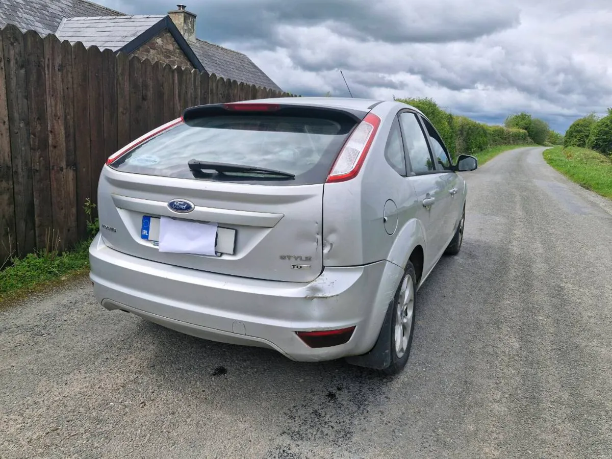 Ford Focus Car - Image 4