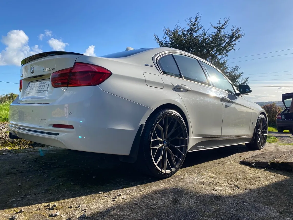 2016 Bmw E330 petrol/hybrid - Image 3
