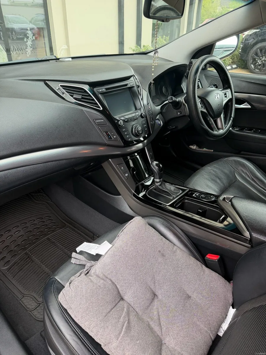 Hyundai i40  Automatic 1.7 Comfort - Image 2