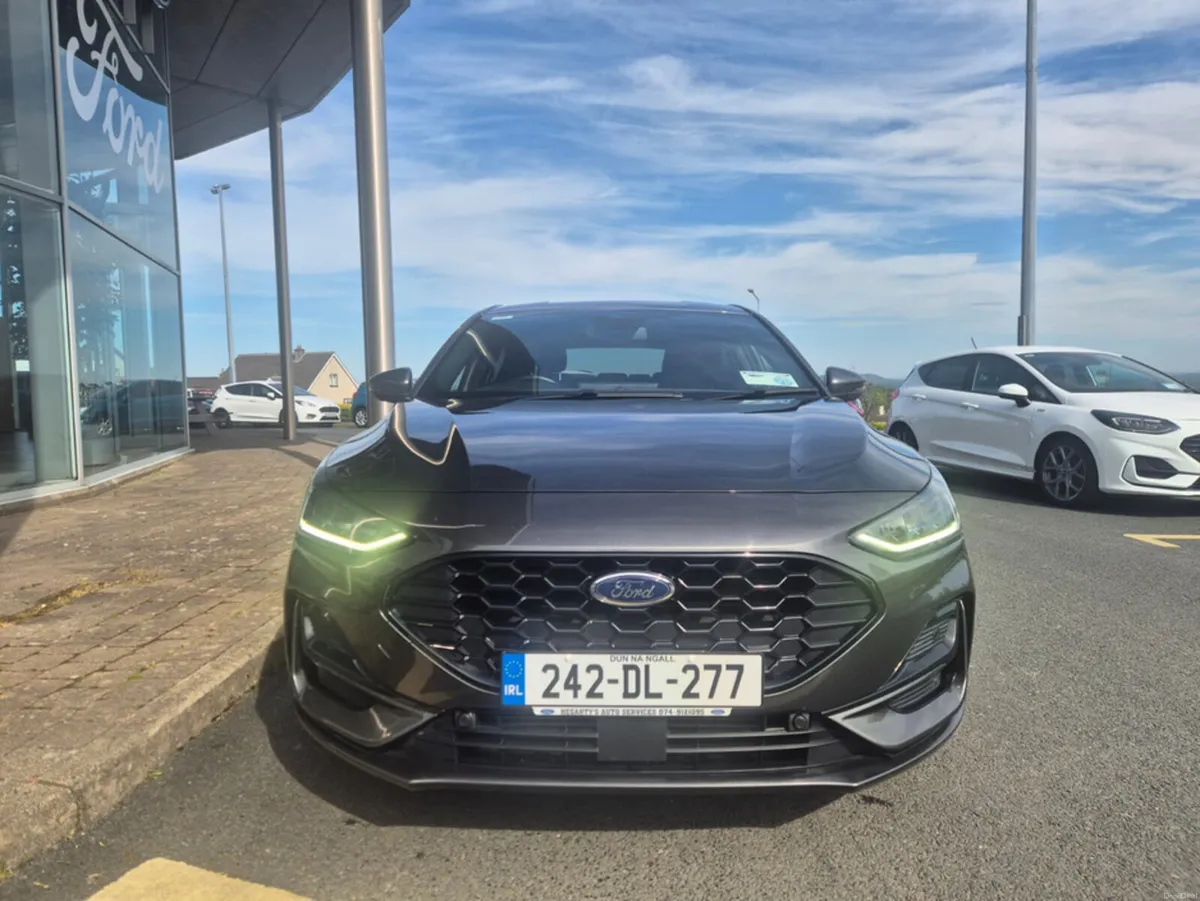 Ford Focus ST-LINE X 5DR 1.0T 125PS - Image 3
