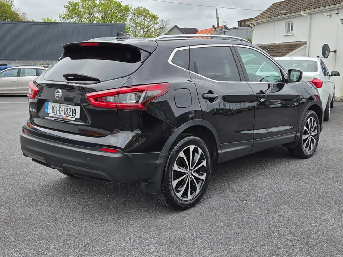 Nissan Qashqai 1.5 SV 18 4DR - Image 3