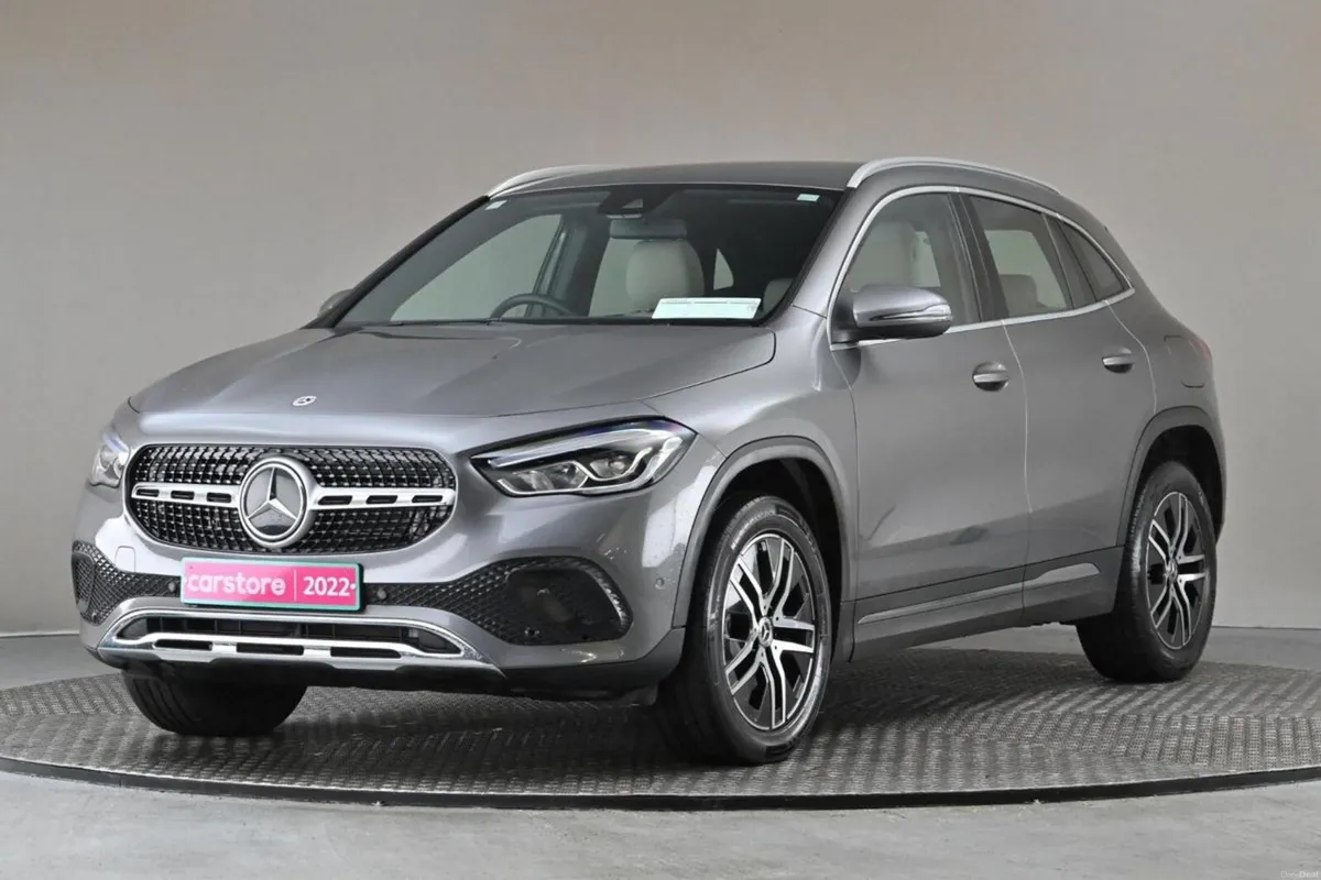 Mercedes-Benz GLA 200D PROGRESSIVE **BEIGE LEATHER - Image 3