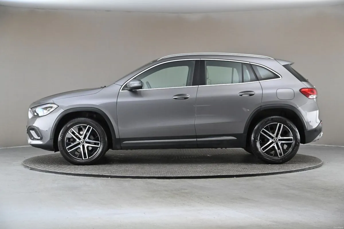 Mercedes-Benz GLA 200D PROGRESSIVE **BEIGE LEATHER - Image 5