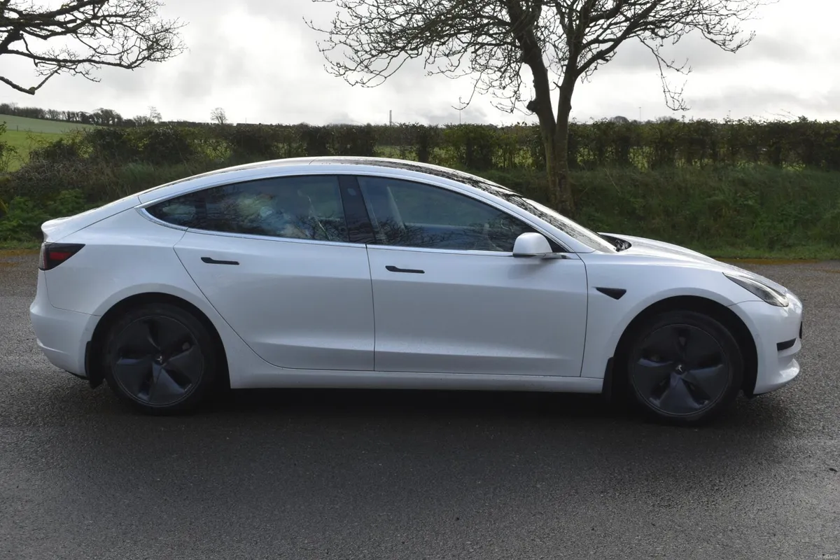 Tesla Model 3 SR+ - Image 3