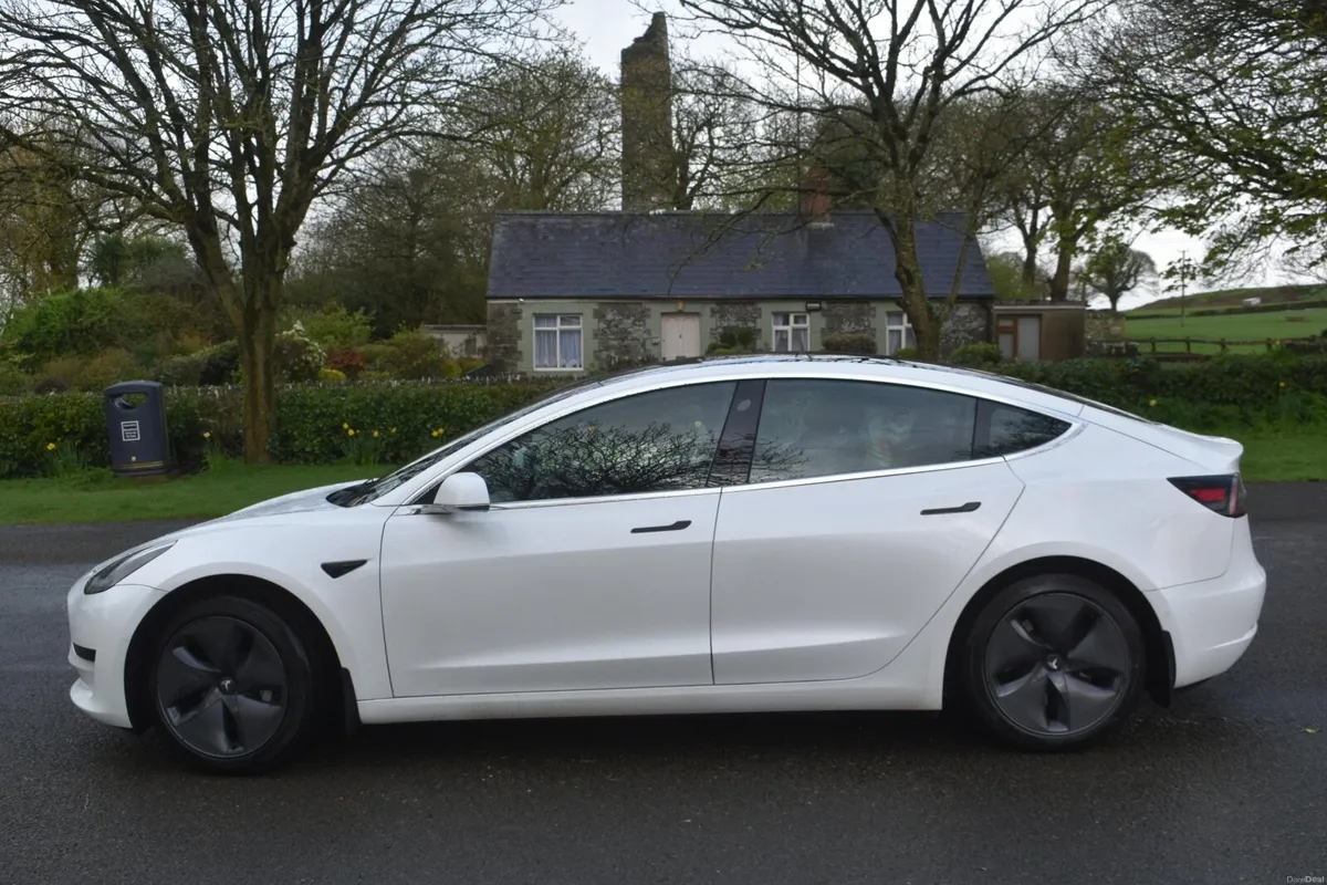 Tesla Model 3 SR+ - Image 4