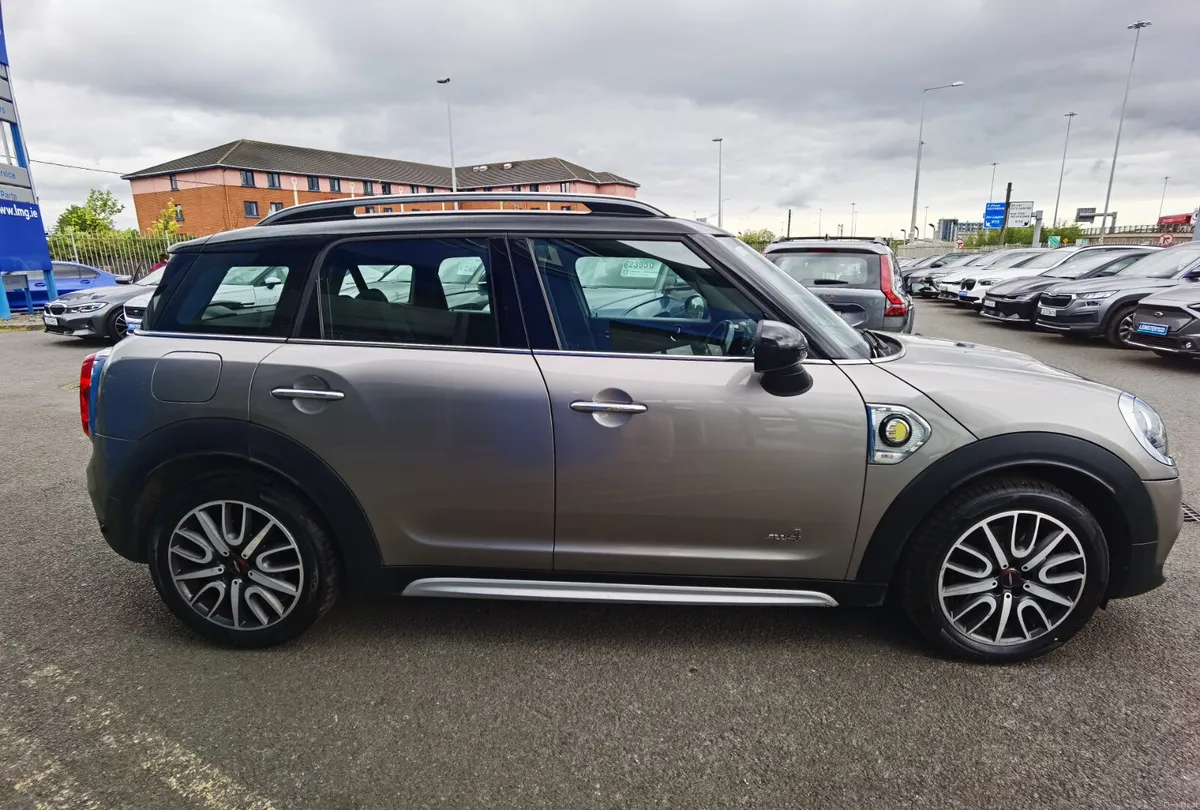 MINI COUNTRYMAN JOHN COOPER WORKS ALL4 AUTO PHEV - Image 4