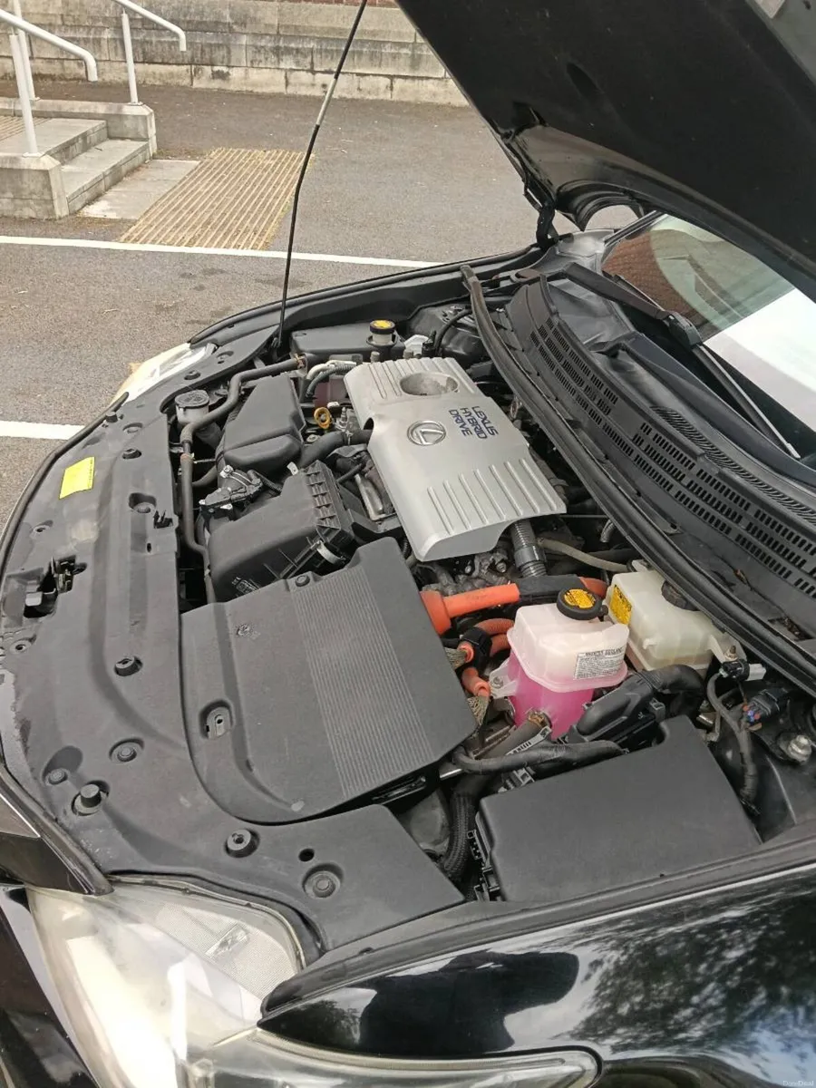 131 Hybrid Lexus - Image 4