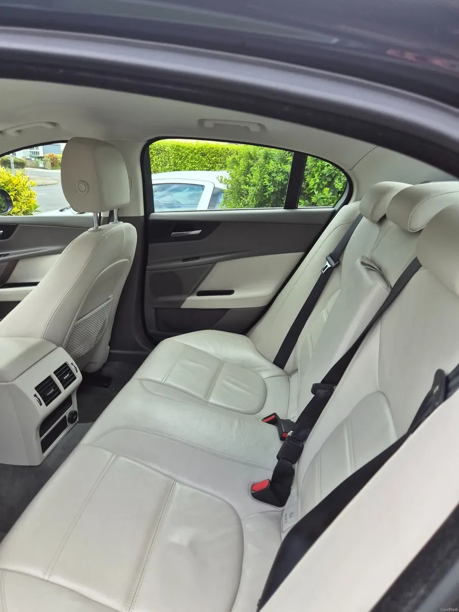 Jaguar XE 2017 pretige line - Image 4