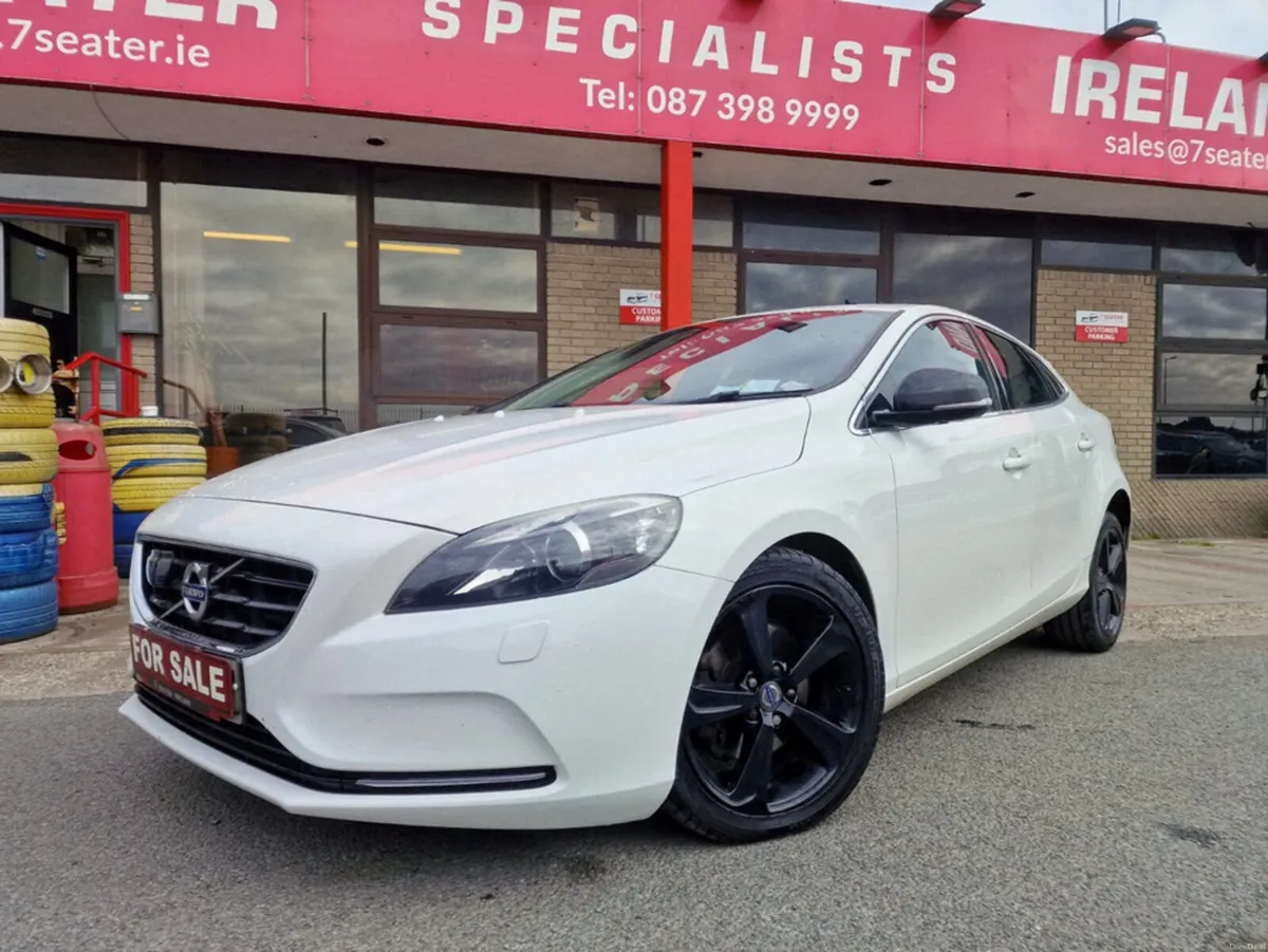 Volvo V40 LEATHER, HIGH SPEC, AUTO 40 SERIES 525 - Image 1