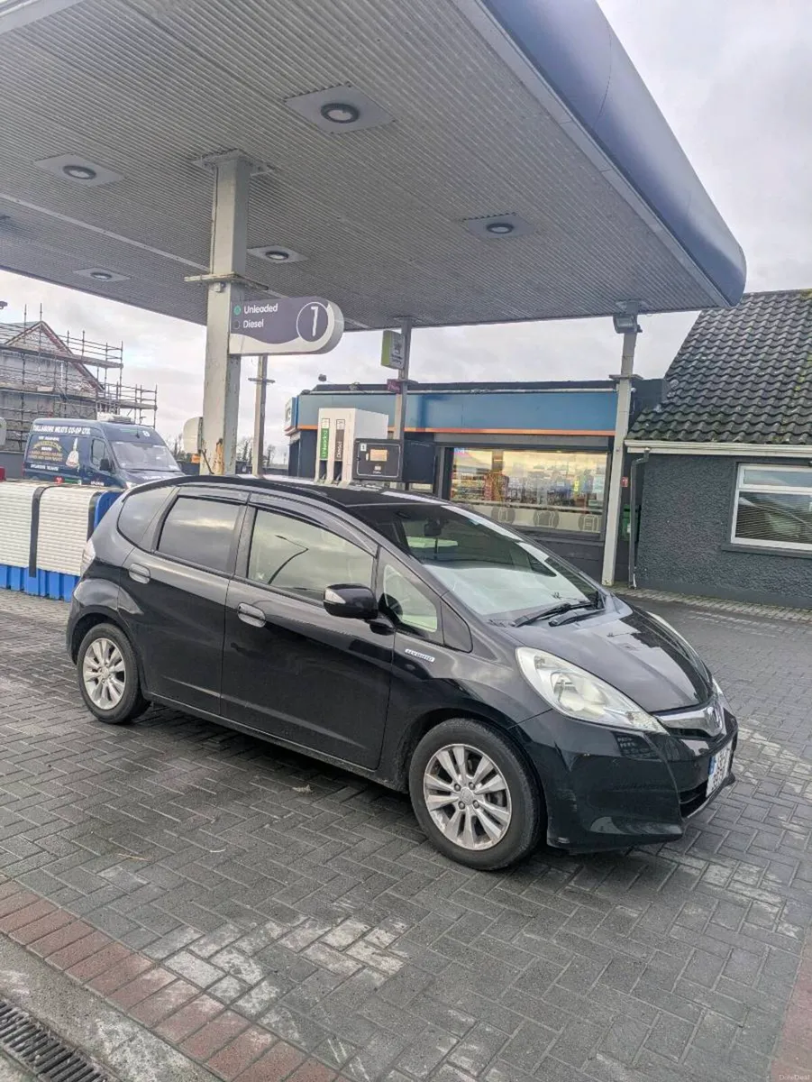 Honda  Fit Hybrid 2013 - Image 4