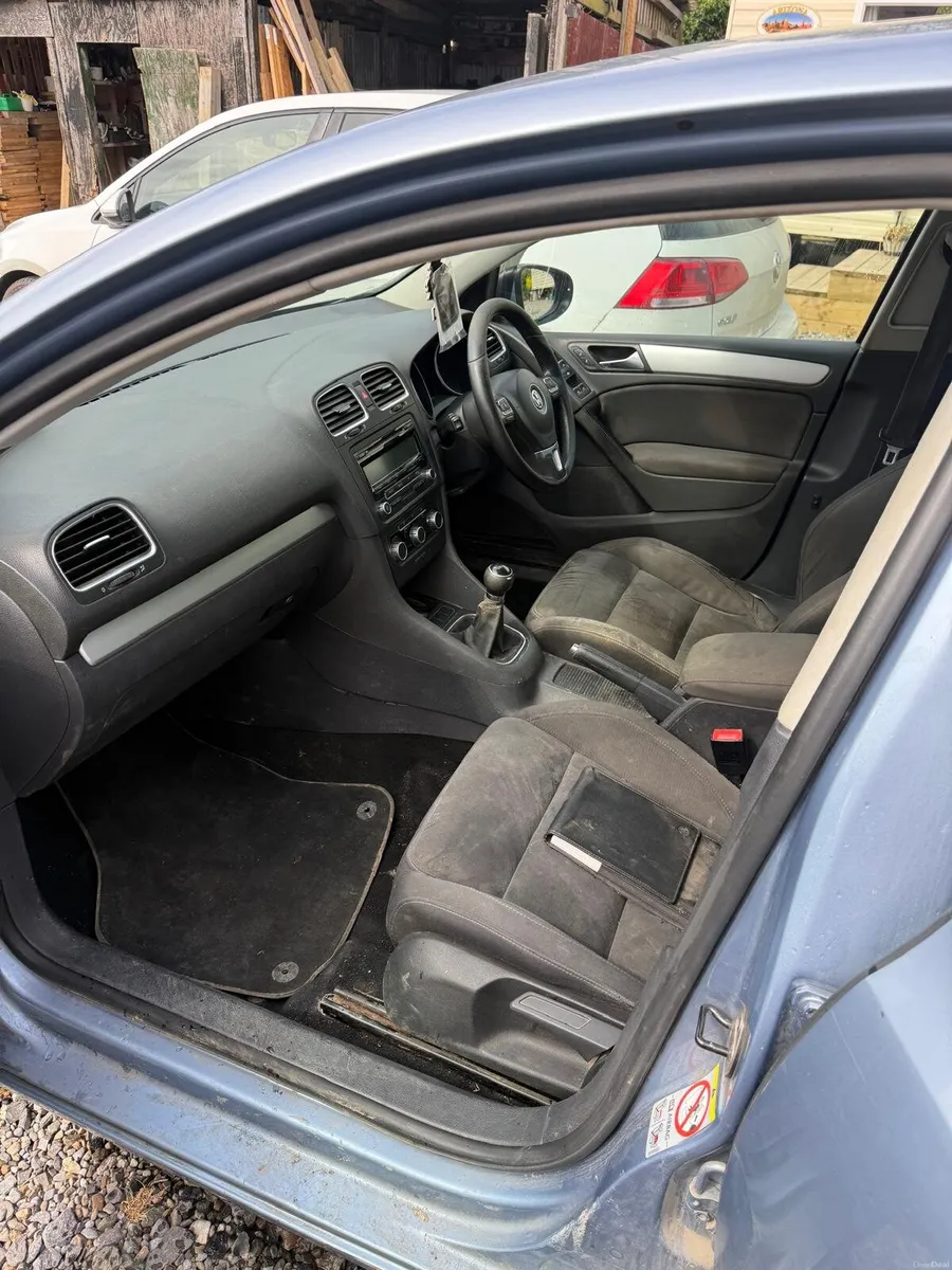 Volkswagen golf - Image 3